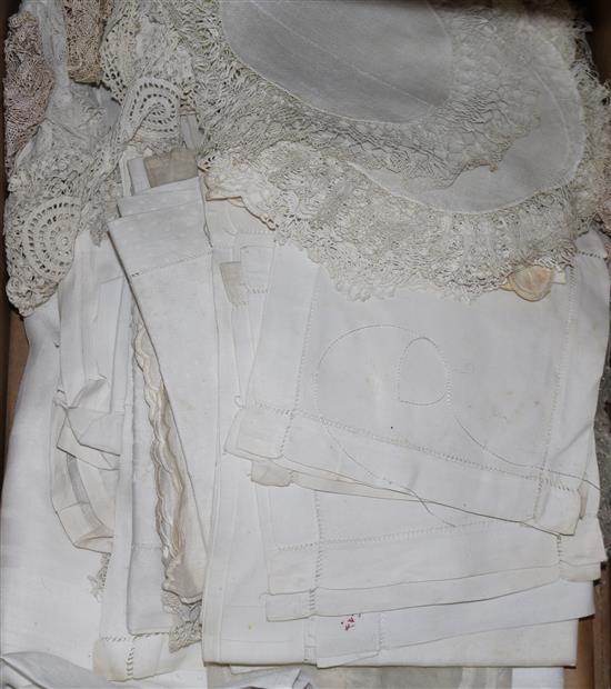 A quantity of mixed linen, table mats, etc.